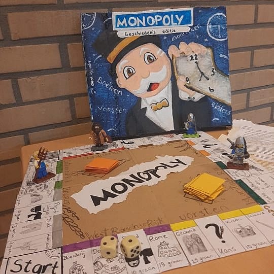 Bijzondere les: Leerlingen spelen met zelfgemaakte bordspellen