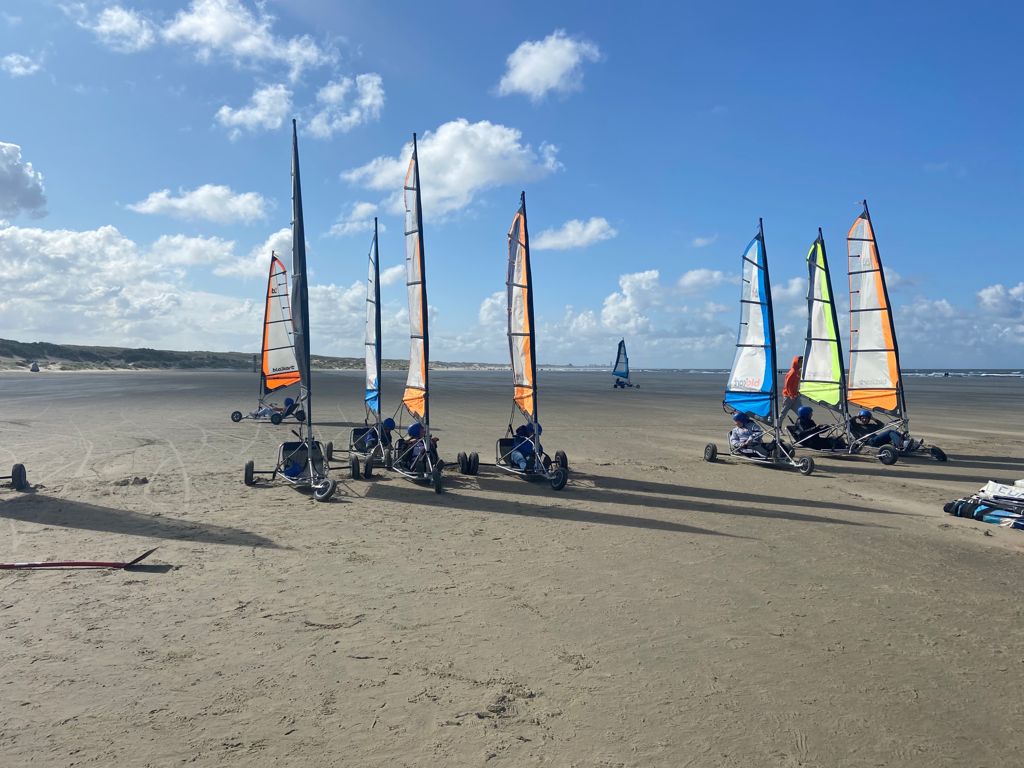 blokarten op het strand tijdens de introductieweek