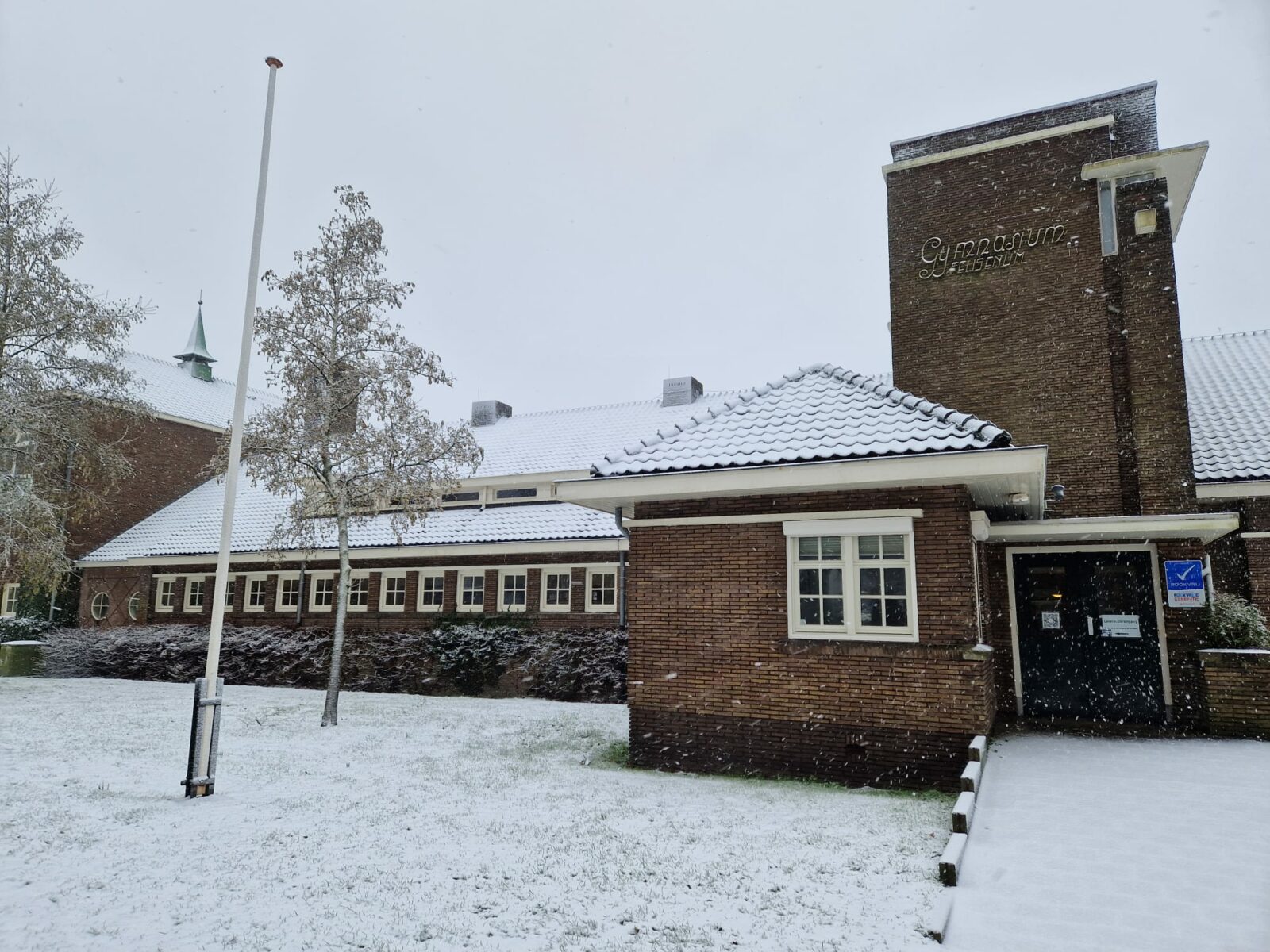 Het sneeuwt! - Gymnasium Felisenum